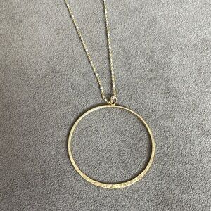 NWOT Elegant Gold Circle Pendant Necklace